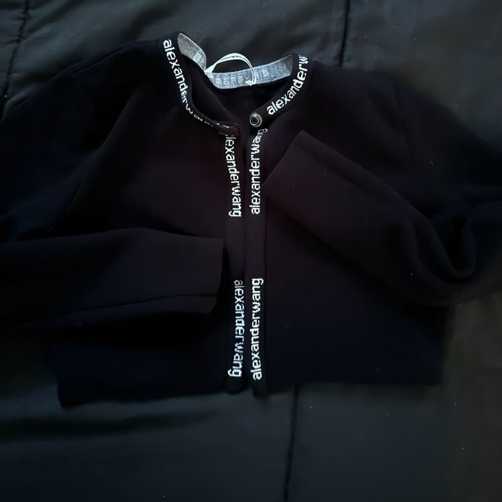Cropped Bodycon Cardigan in Black
Alexander Wang